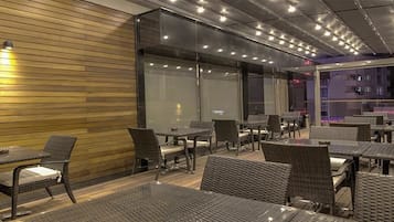 2 間餐廳,供應早餐