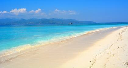 Gili Sands Hotel & Bar