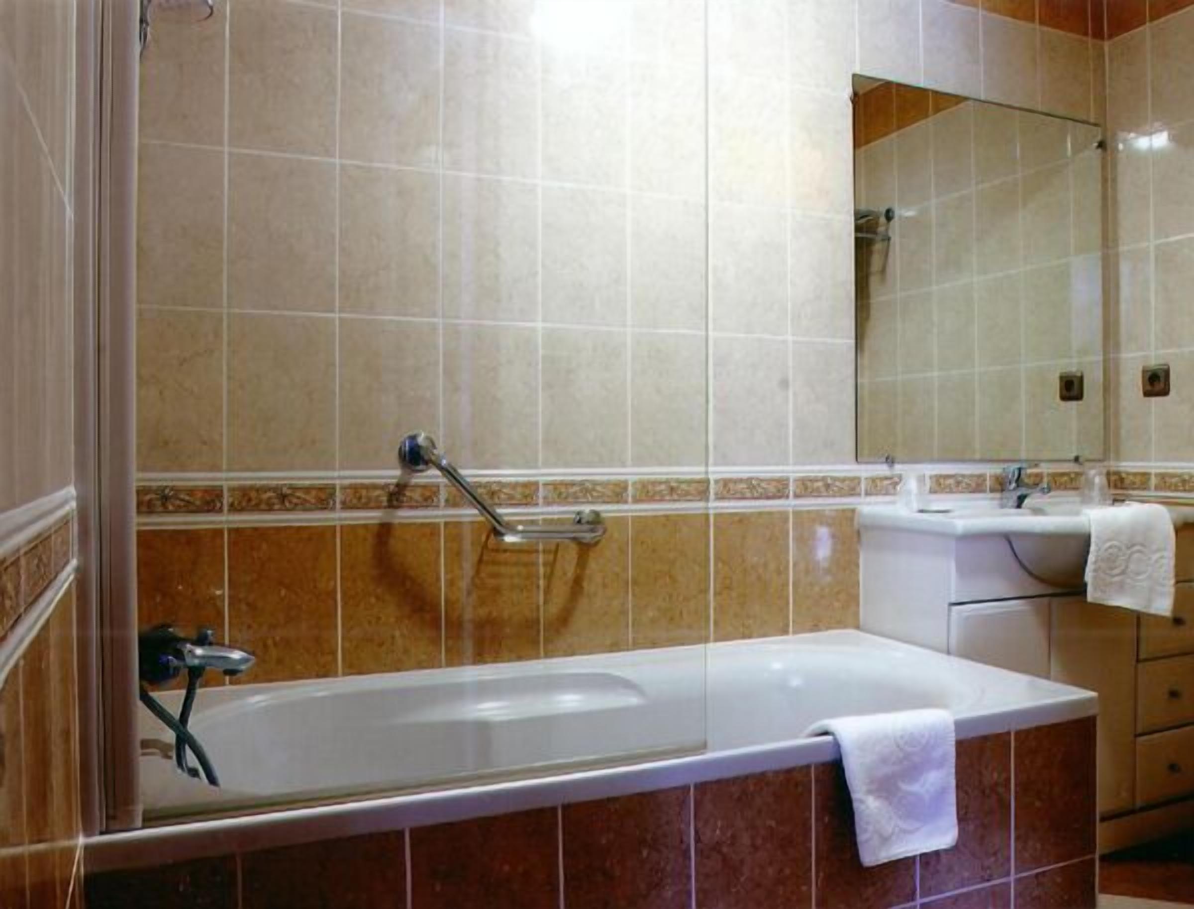 deep-soaking bathtub