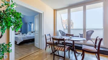 Deluxe apartman, 3 hálószobával (Family) | Nappalirész | LCD-tévé