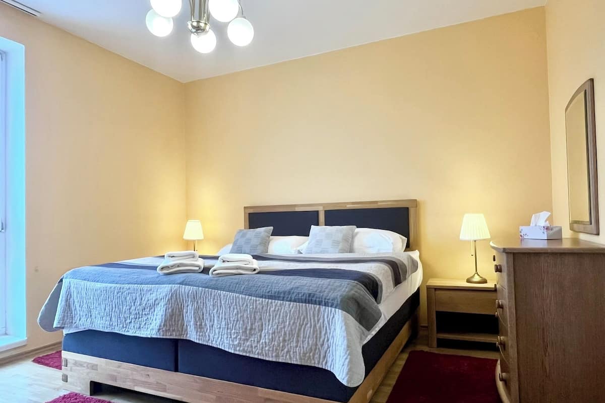 1 bedroom, premium bedding, minibar, in-room safe