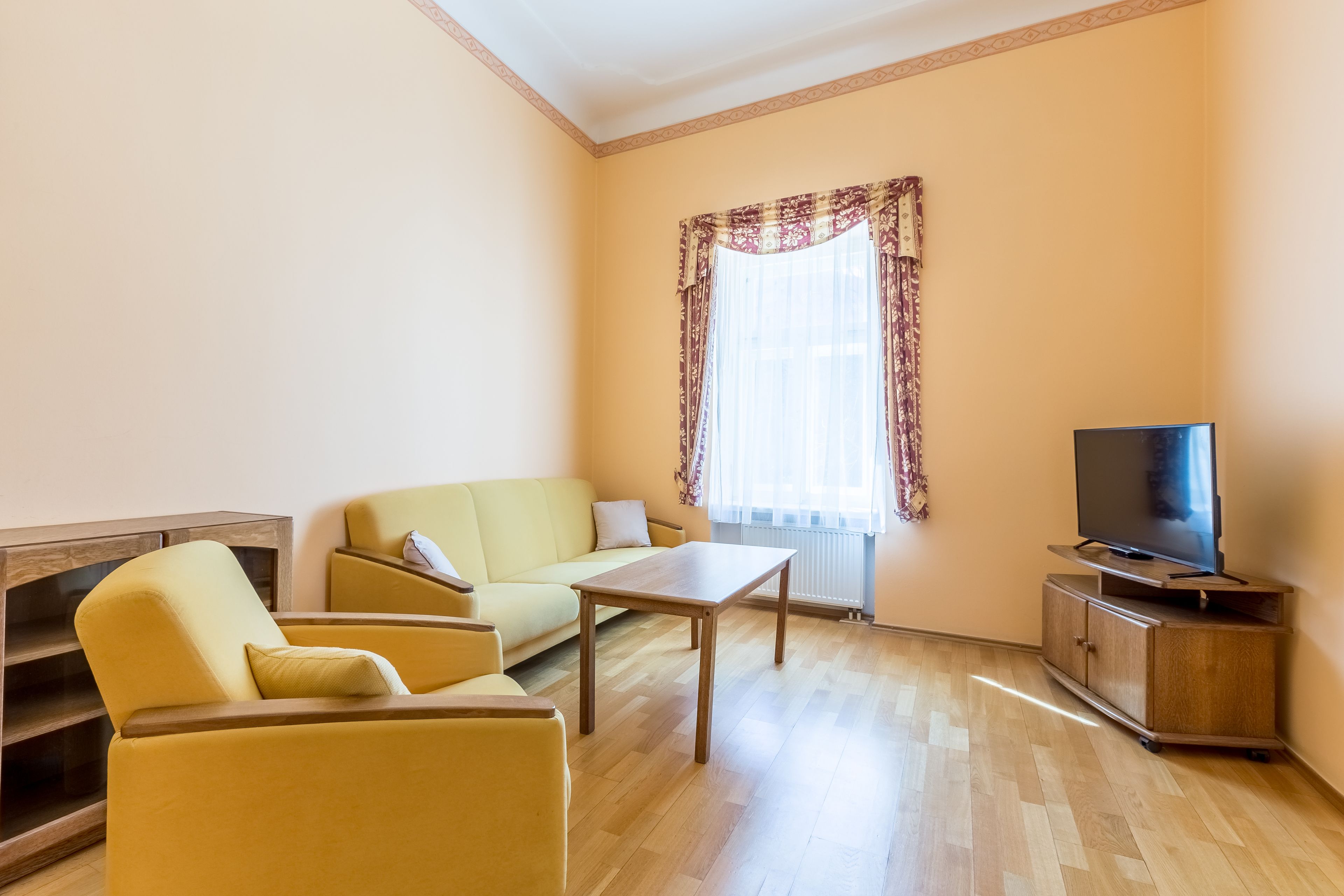 apartment, 1 bedroom (2) | living room | 38-inch lcd tv with digital channels, tv