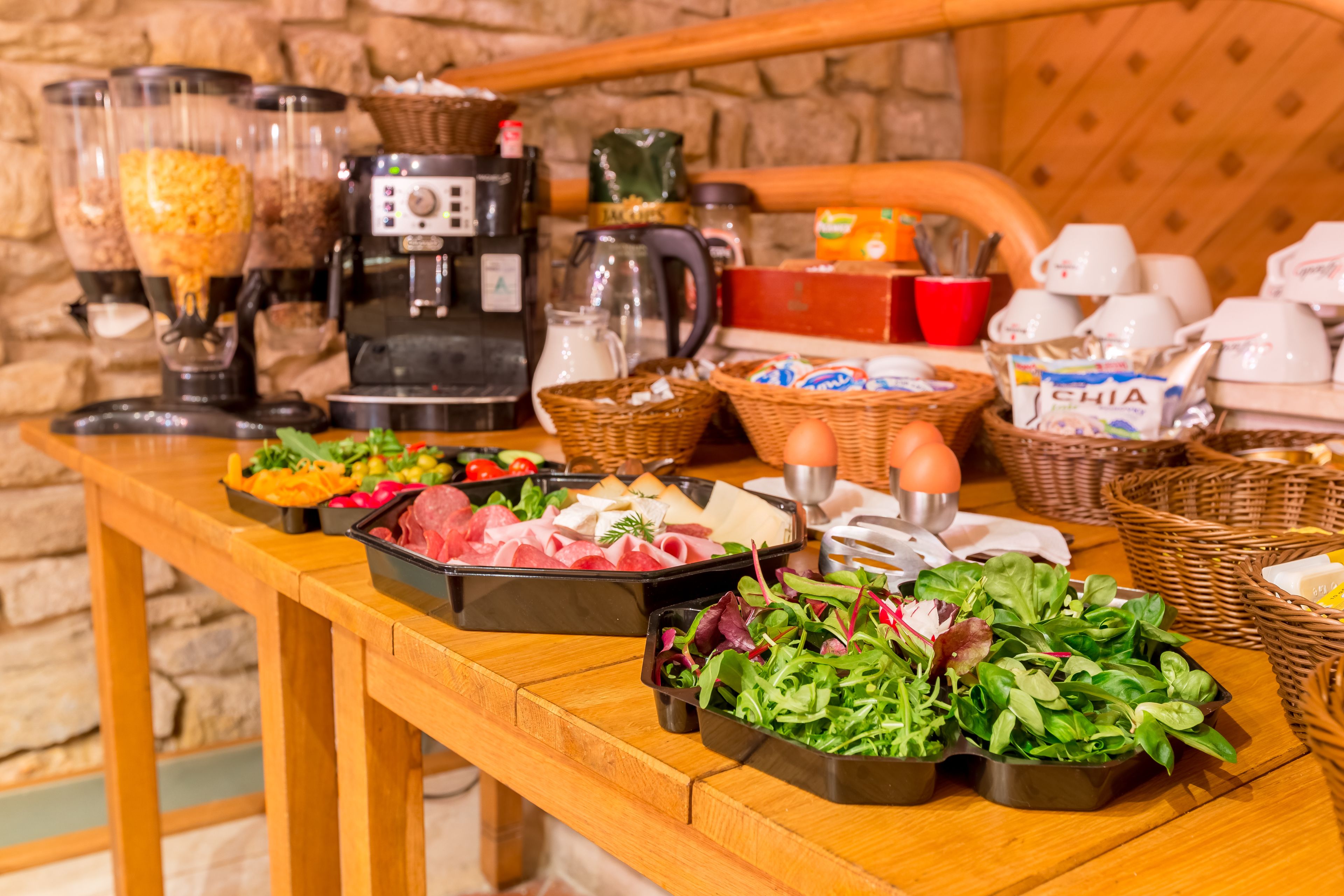 free daily full breakfast