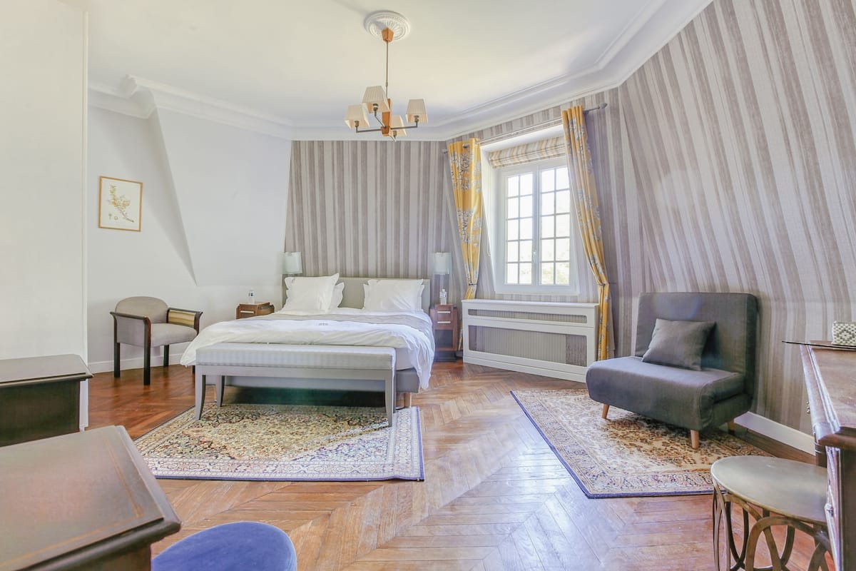 Luxury Double Room (Les Andelys) | Egyptian cotton sheets, premium bedding, pillowtop beds, in-room safe