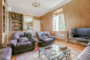 TV, DVD player - Ch âteau d'Avesnes Le Castelet (Avesnes-en-Bray)