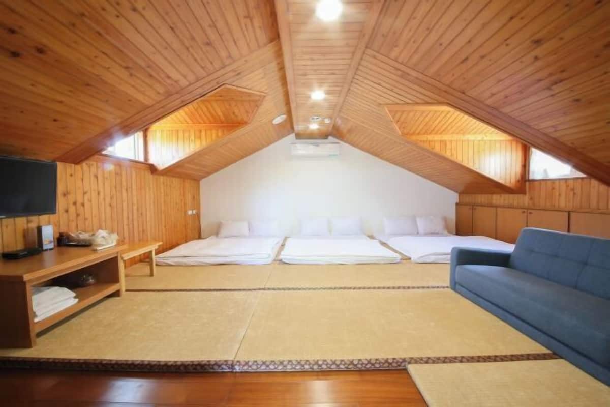 Free WiFi, bed sheets, wheelchair access
