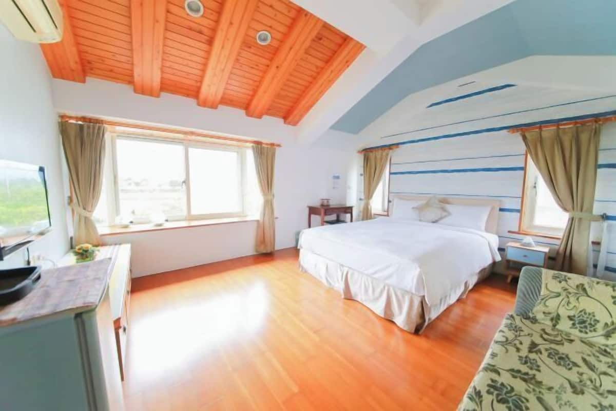 Free WiFi, bed sheets, wheelchair access