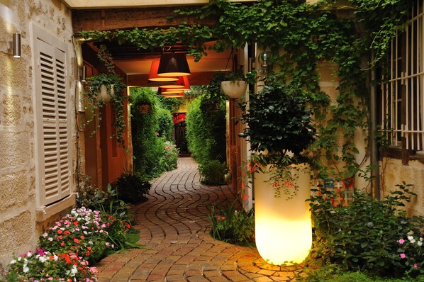 Interior entrance - Les Patios du Marais (Paris)