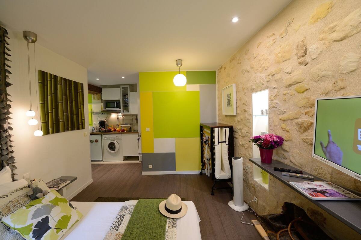 Studio Suite (Green Valley) | In-room safe, iron/ironing board, cribs (free), WiFi (free)