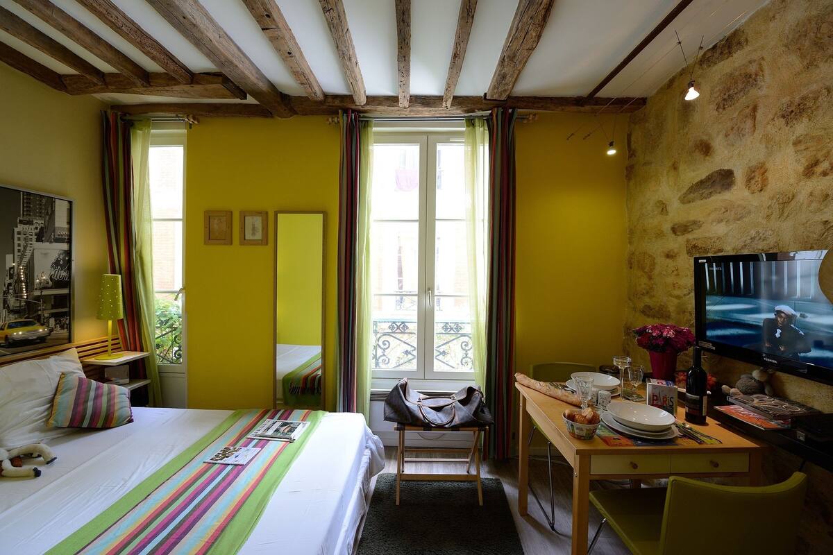 Studio (Gold finger) | In-room safe, iron/ironing board, cribs (free), WiFi (free)