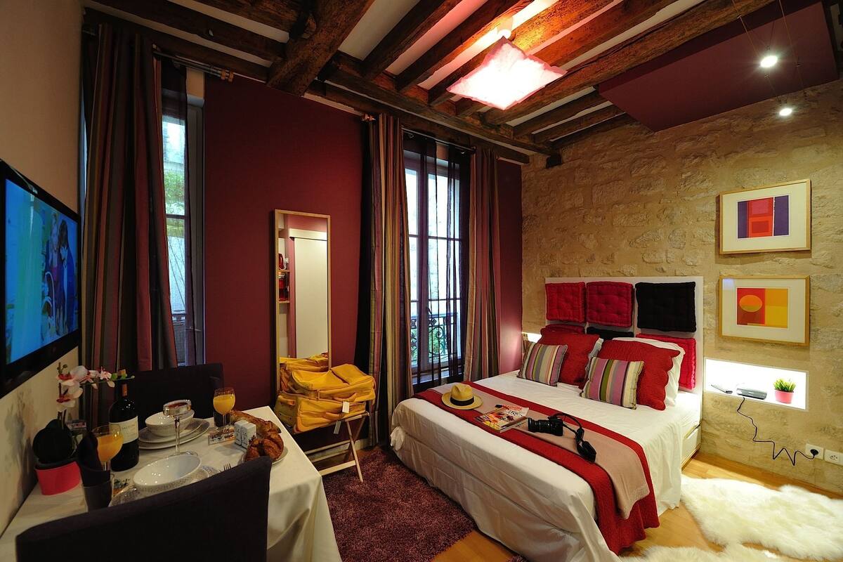 Studio (Pretty Woman) | In-room safe, iron/ironing board, cribs (free), WiFi (free)