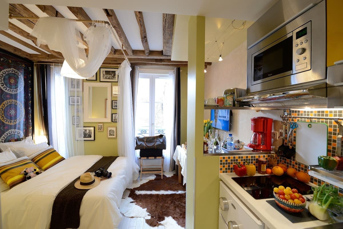 Studio (Green Shot) | In-room safe, iron/ironing board, cribs (free), WiFi (free)