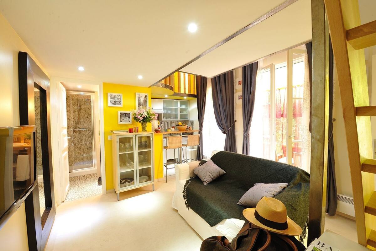 Apartment, 1 Bedroom (Fruit of the moon) | Living room | TV