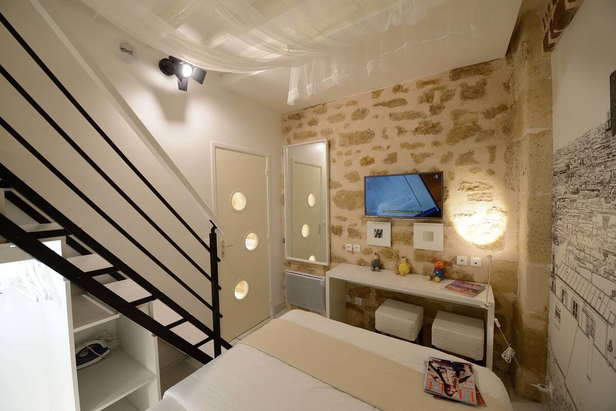 Apartment (Sweet Garden) | In-room safe, iron/ironing board, cribs (free), WiFi (free)