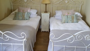 Standard Twin Room, Ensuite, Garden View | Miscellaneous
