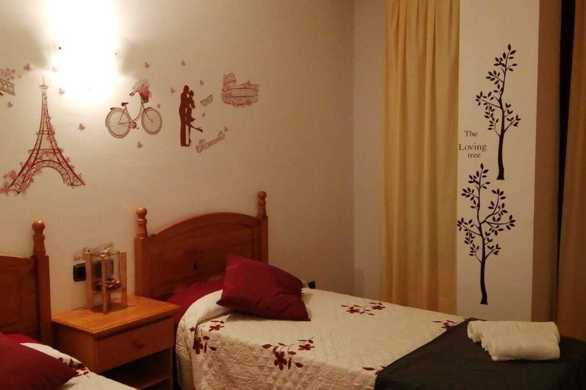 Quarto casal | Escrivaninha, Wi-Fi de cortesia