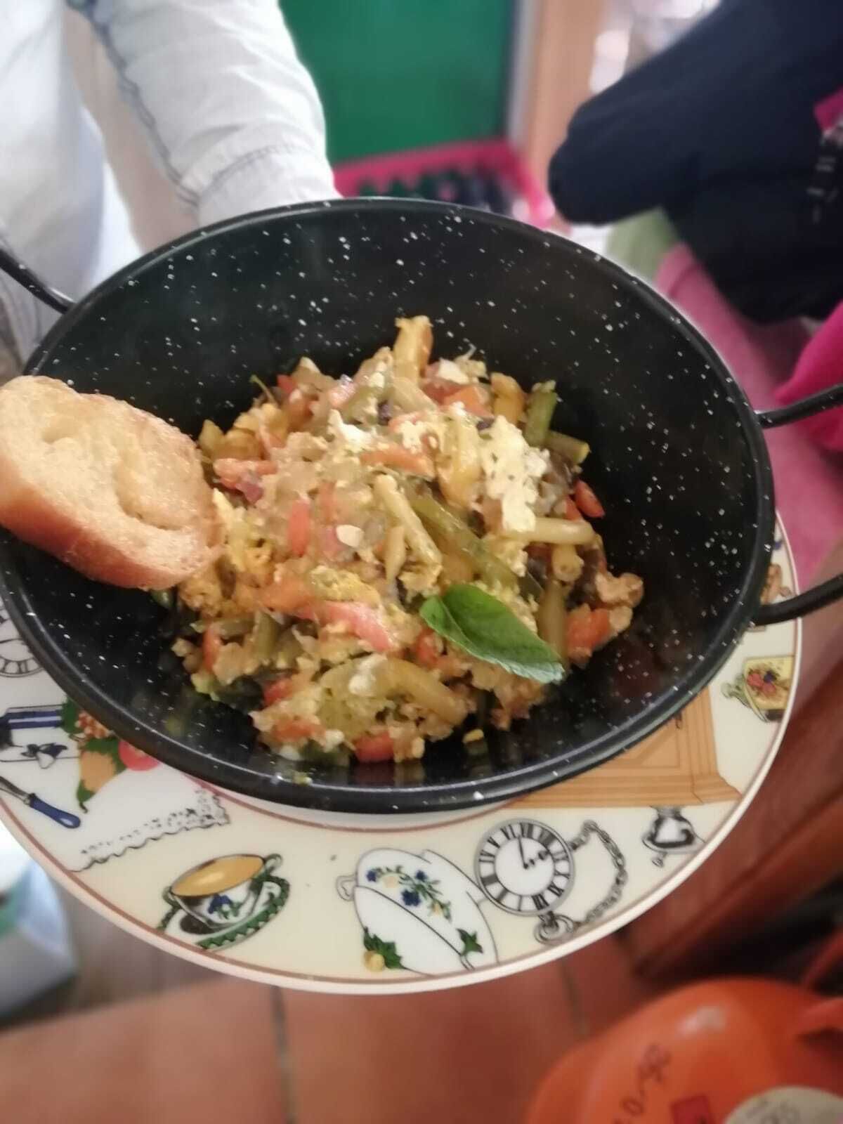 Comida y bebida