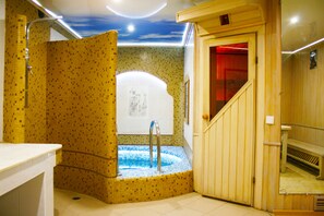 Turkkilainen sauna, vartalohoitoja