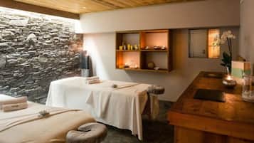 Salas para tratamentos a dois, sauna seca, banheira de hidromassagem