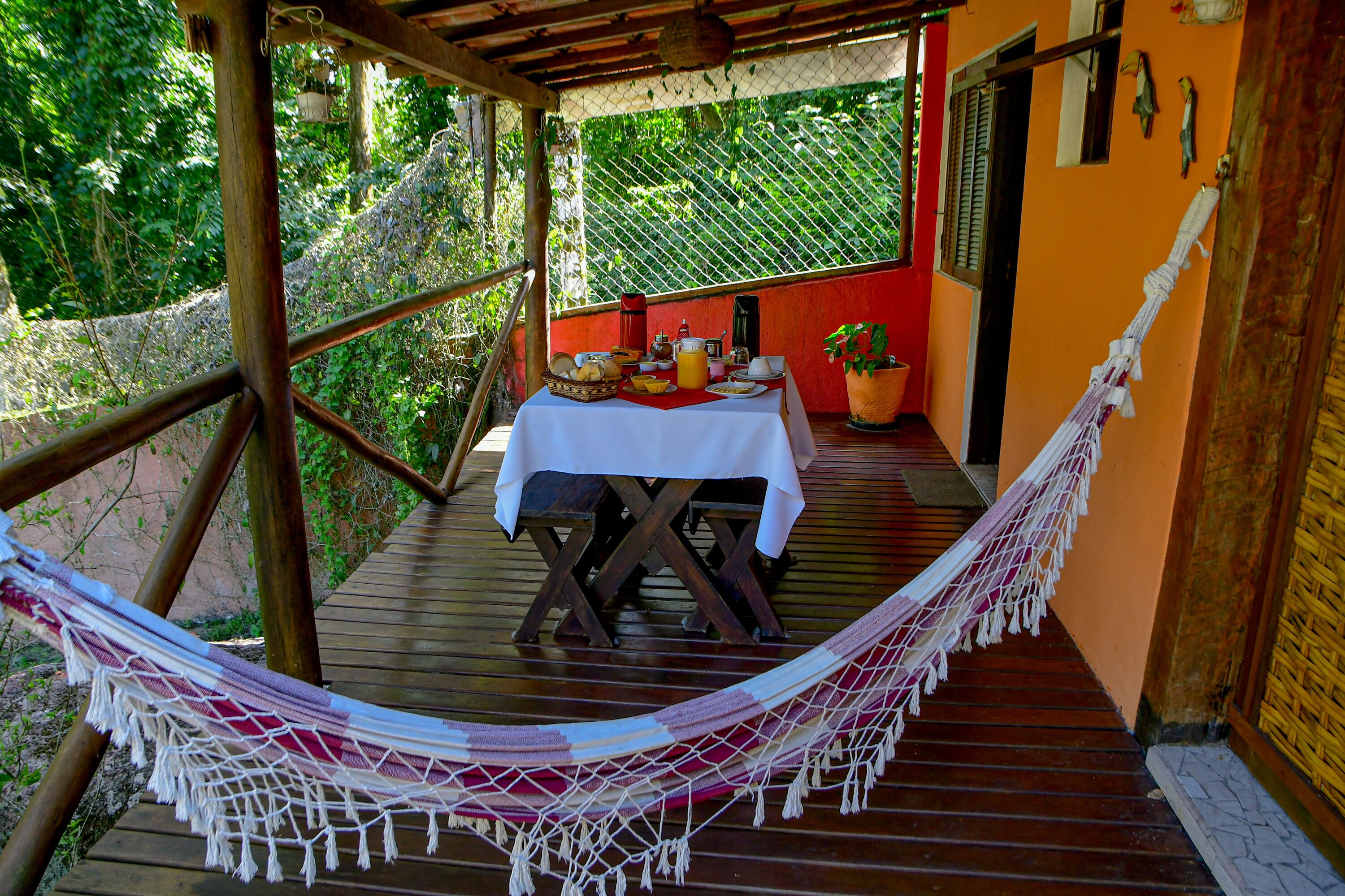 Café da manhã completo grátis todos os dias