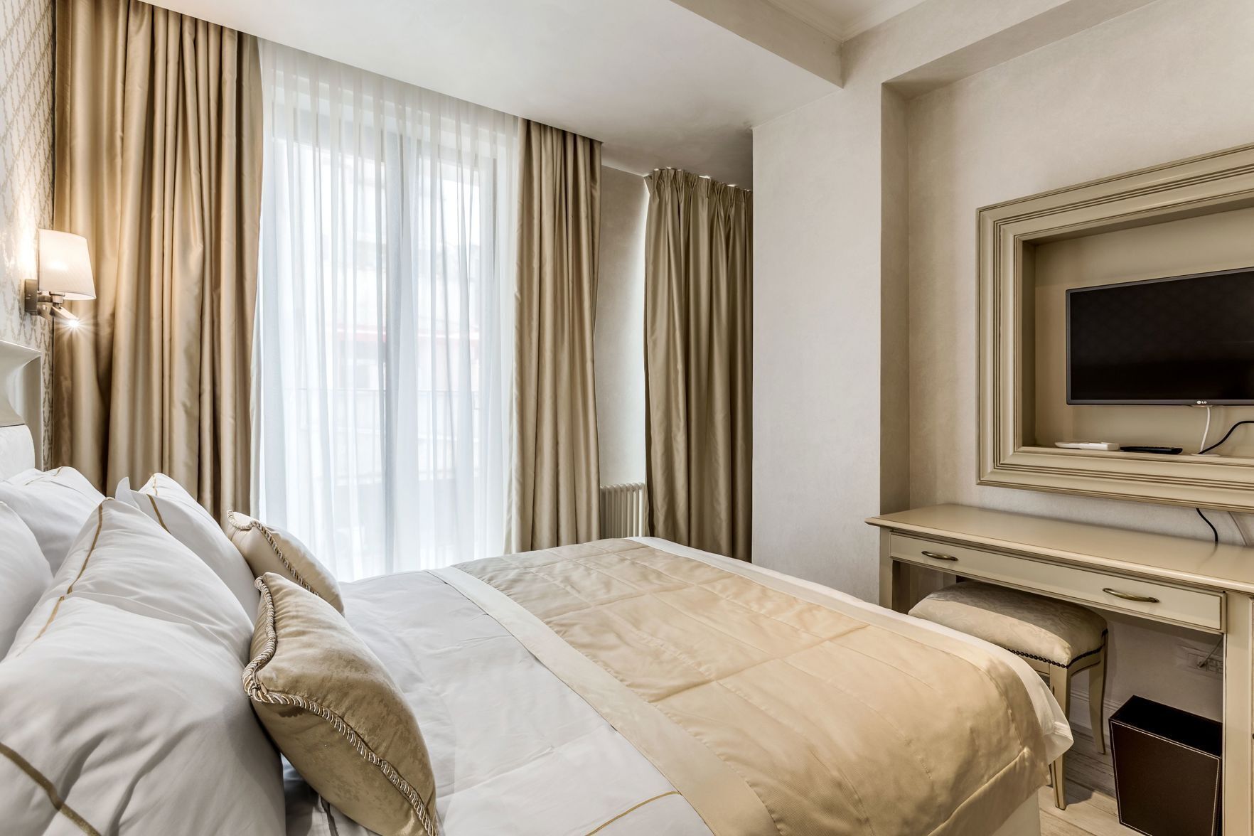 Premium bedding, minibar, in-room safe, desk