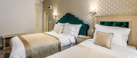 Twin Room | Premium bedding, minibar, in-room safe, desk