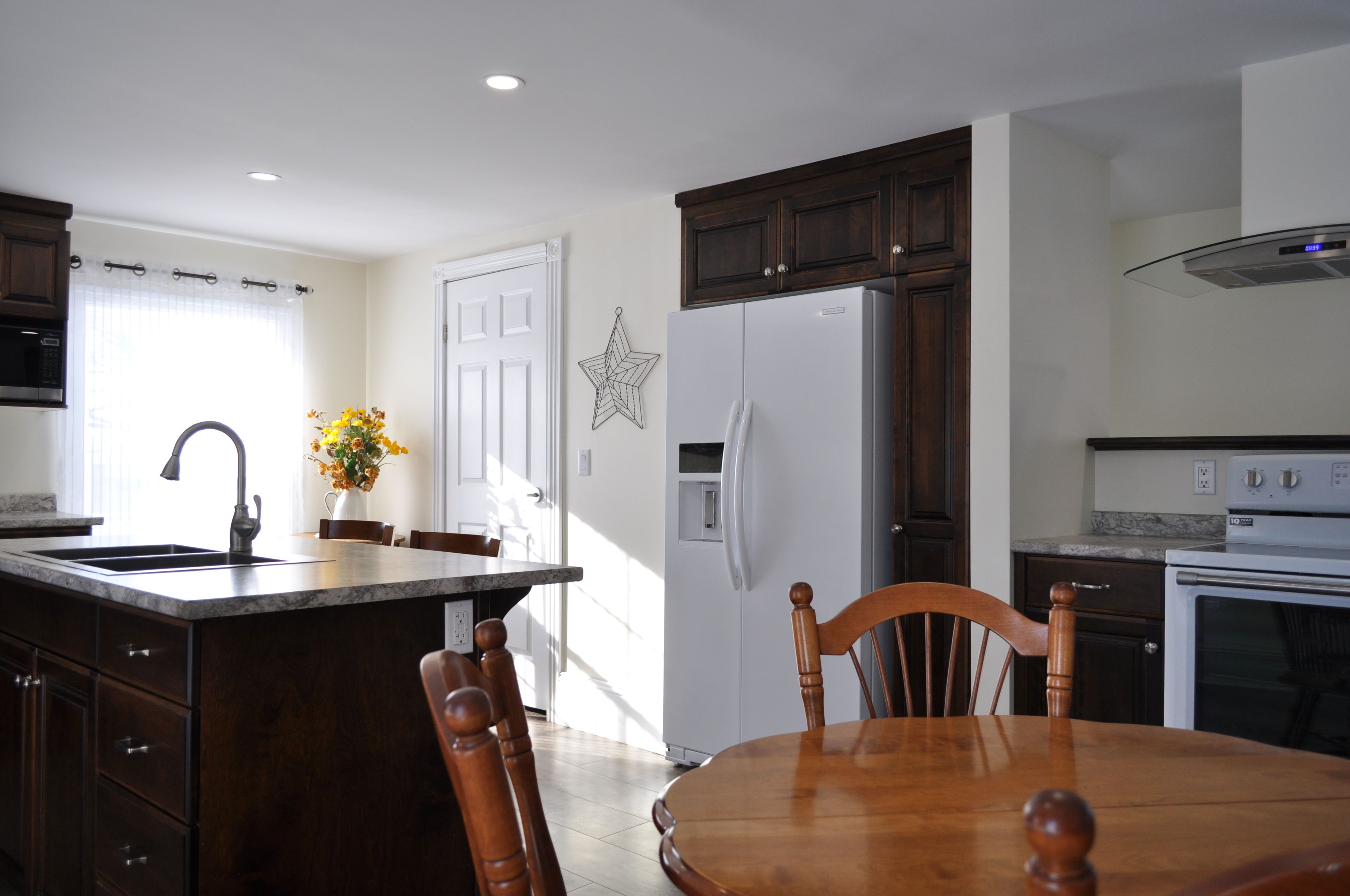 executive apartment, 2 queen beds, non smoking, kitchen | private kitchen | coffee/tea maker, electric kettle, cookware/dishes/utensils