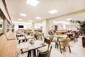 Free daily buffet breakfast  - JR Hotel (Presidente Prudente)