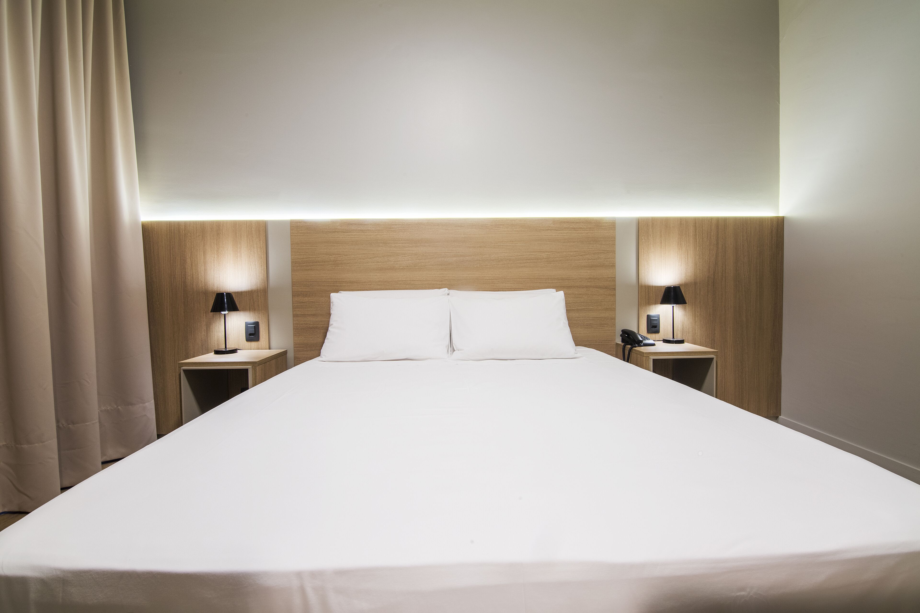 deluxe double room | minibar, in-room safe, desk, free wifi