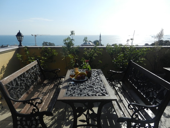 Suite, 1 chambre, coin cuisine, vue mer | Terrasse/Patio