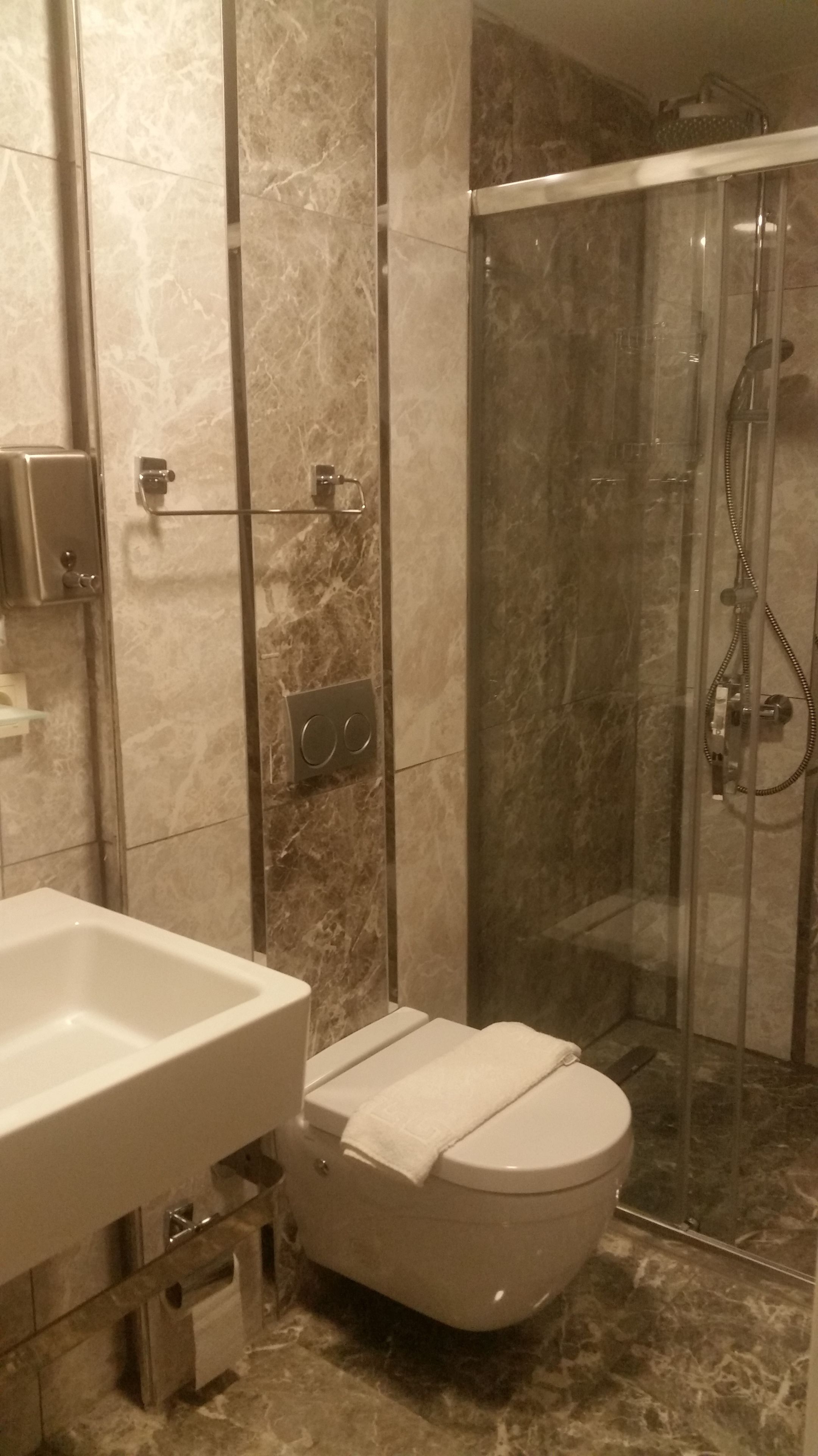 Double Room, City View | Bathroom | Shower, free toiletries, hair dryer, slippers