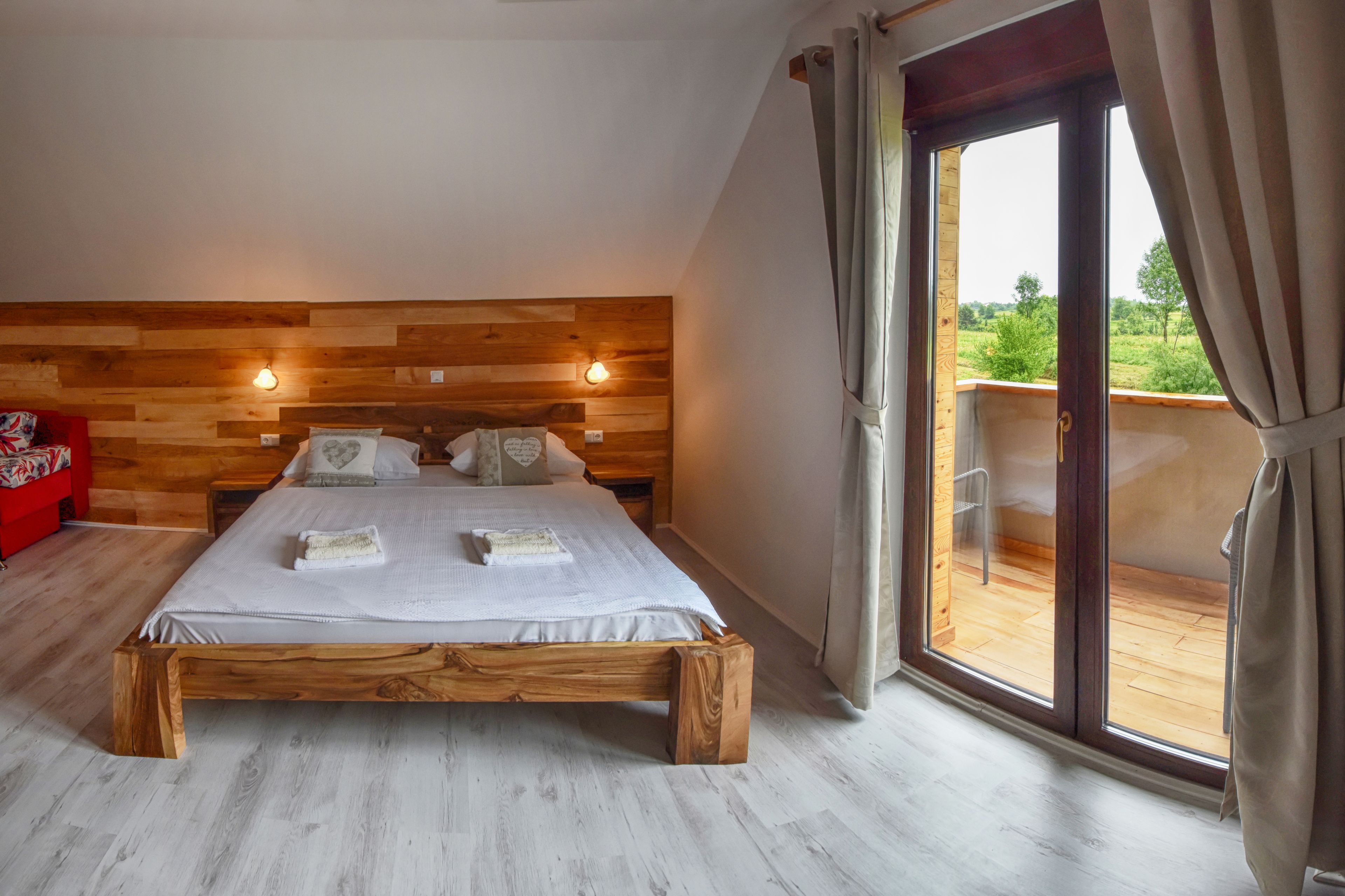 Design-Doppelzimmer, Balkon, Erdgeschoss | Hochwertige Bettwaren, Minibar, Zimmersafe, individuell dekoriert