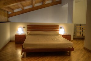 Apartamento, 1 habitación | Escritorio, wifi gratis, ropa de cama