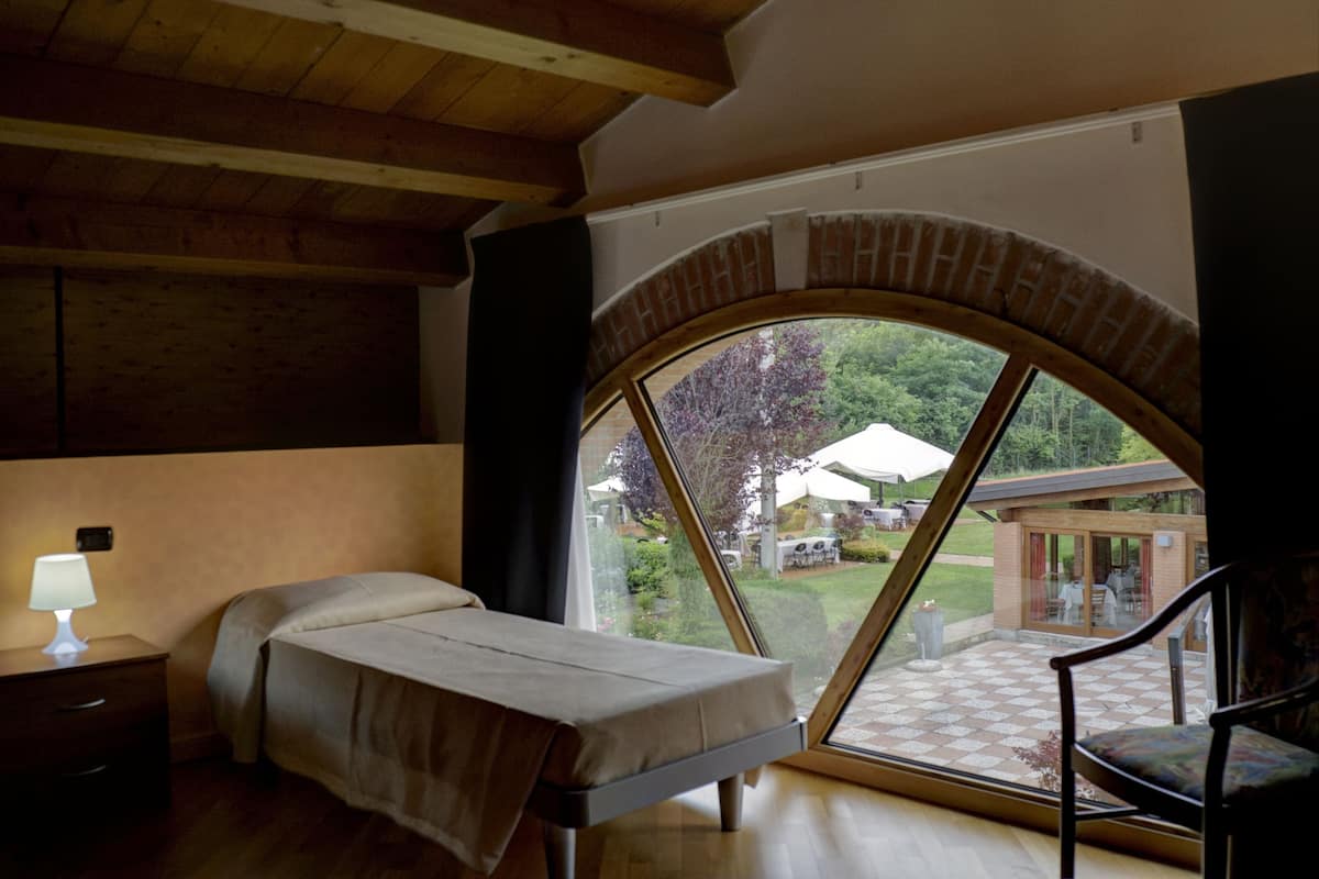 Desk, WiFi (free), bed sheets