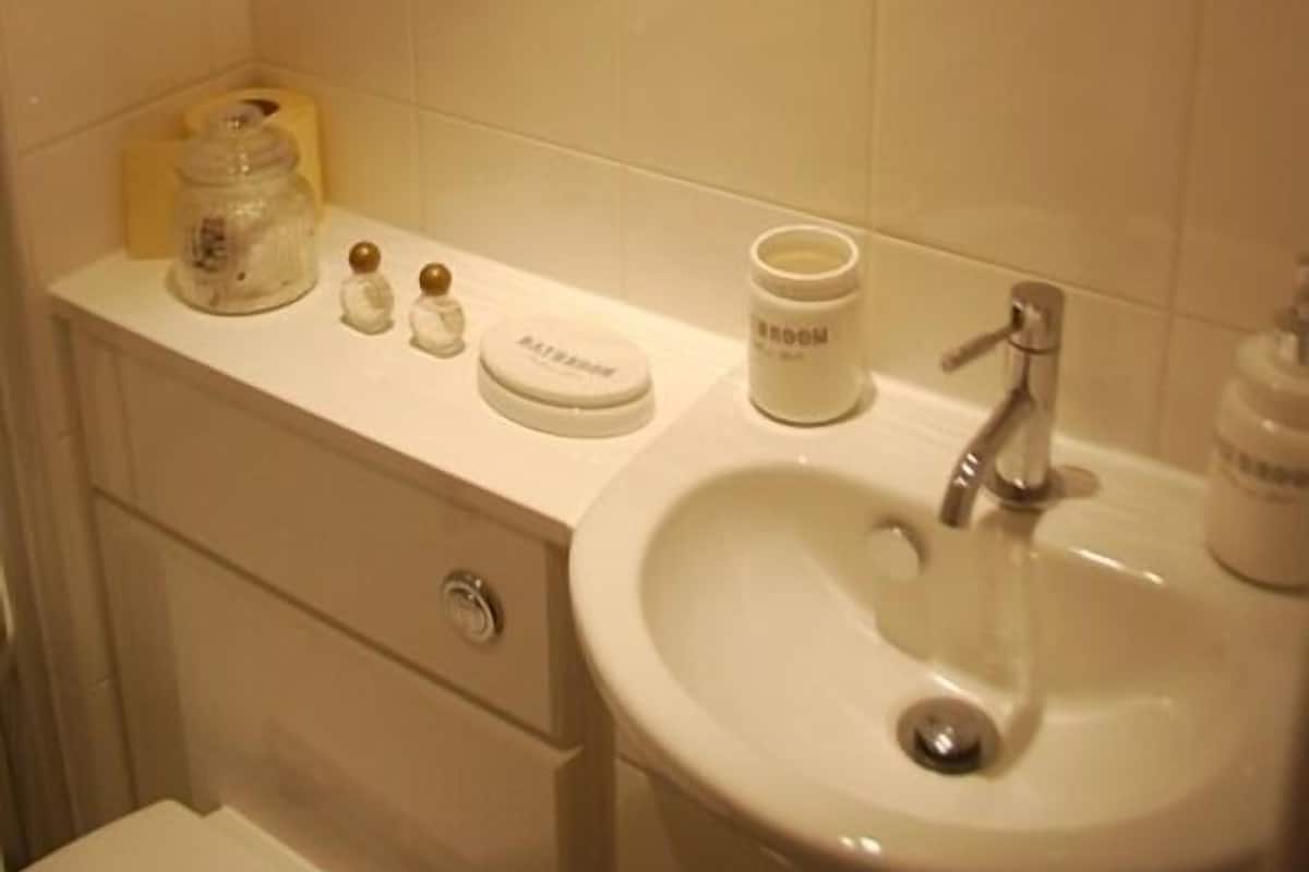 Habitación ejecutiva con 2 camas individuales, baño en la habitación | Baño