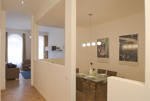 Suite Deluxe, 2 habitaciones, vista a la ciudad | Servicio a la habitación