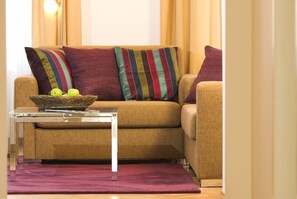 豪華套房, 2 間臥室, 城市景 | 客廳 | LED 電視