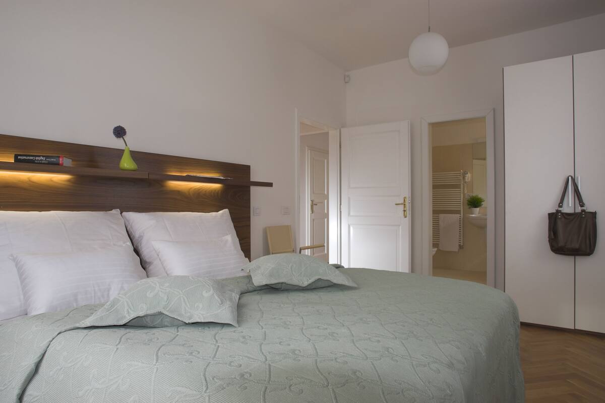 Deluxe Suite, 2 Bedrooms, City View | 1 bedroom, in-room safe, desk, iron/ironing board