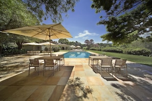 Piscine couverte, piscine extérieure