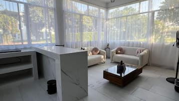 MINI LOFT | Individually decorated, individually furnished, desk, free WiFi