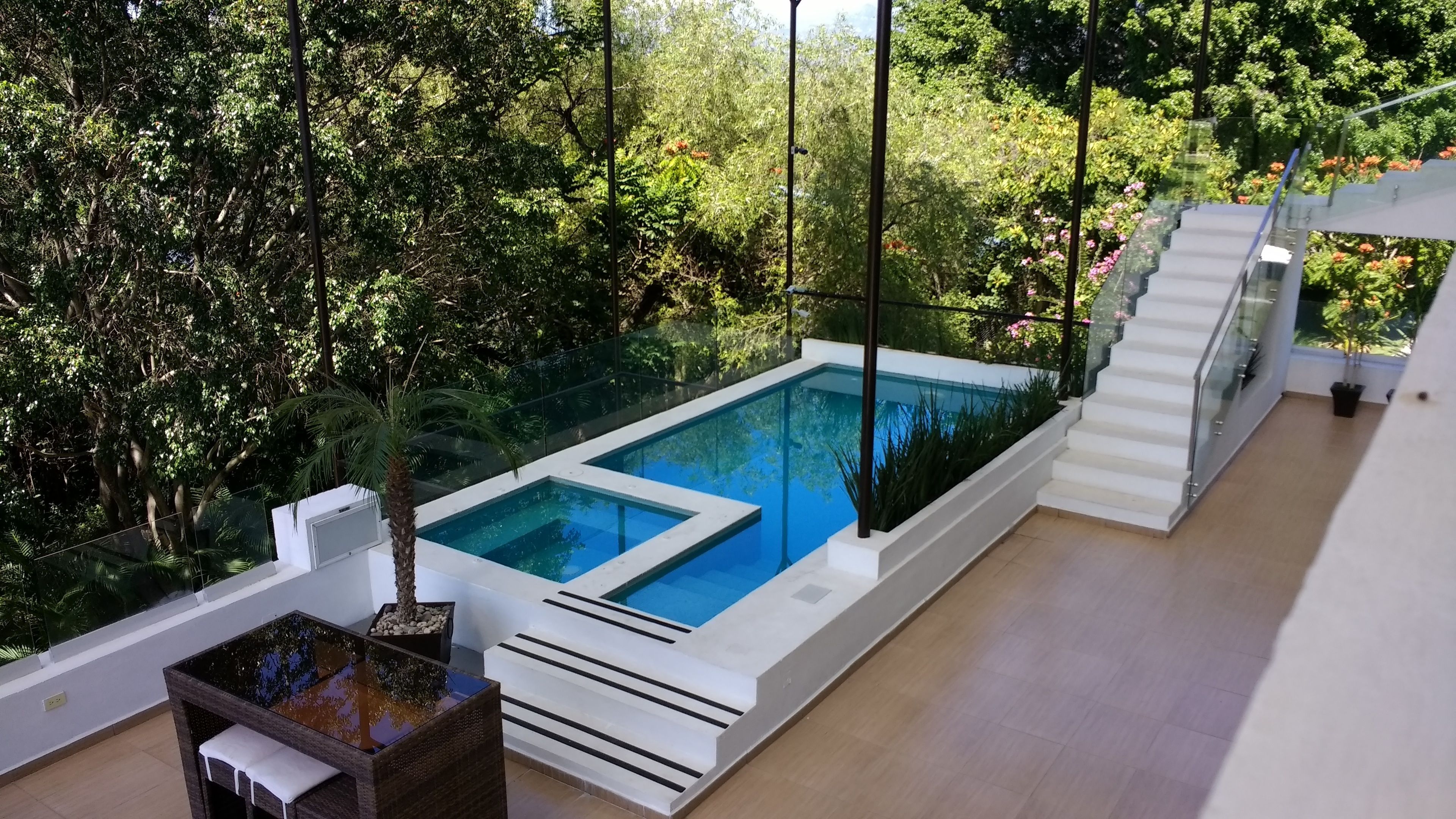 3 outdoor pools, open 9 am to 9:00 pm, pool umbrellas, pool loungers