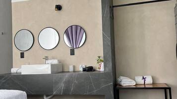MINI LOFT | 1 bedroom, individually decorated, individually furnished, desk