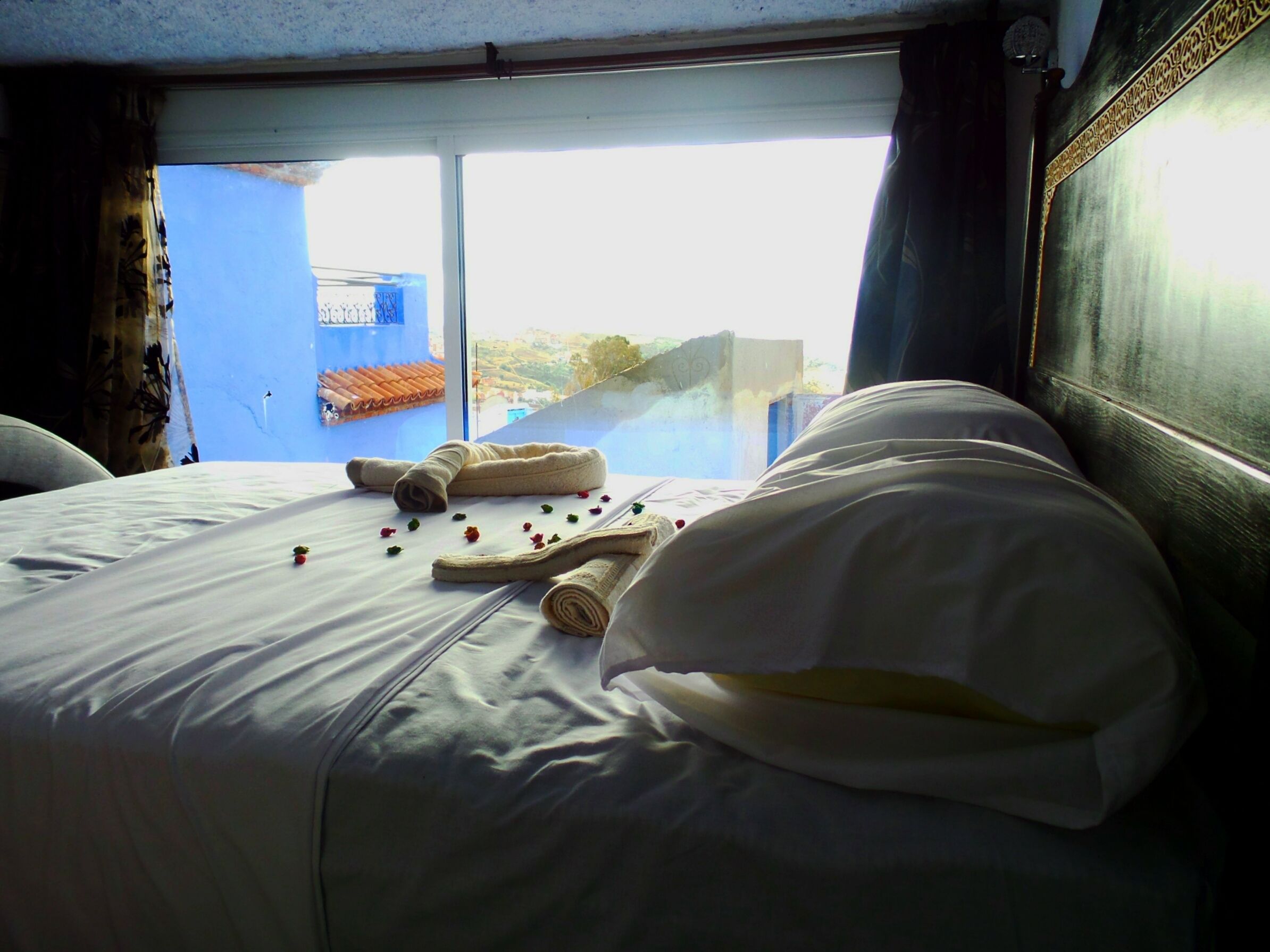 Quarto quádruplo família (Bab Mahrouk) | Banheiro | Chuveiro, secador de cabelo, roupões de banho, chinelos