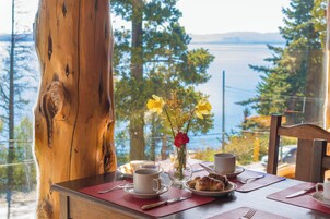 Desayuno buffet diario (USD 15 por persona)