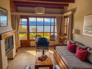 Cabaña superior, 2 habitaciones | Caja fuerte, tabla de planchar con plancha, wifi gratis