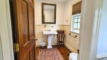 Standard Double Room, Ensuite, Courtyard View (The Brandywine Suite) | Bathroom