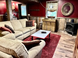 Room, Private Bathroom (Amish Country Comfort 1) | Living area | 50-inch flat-screen TV with cable channels, TV, fireplace