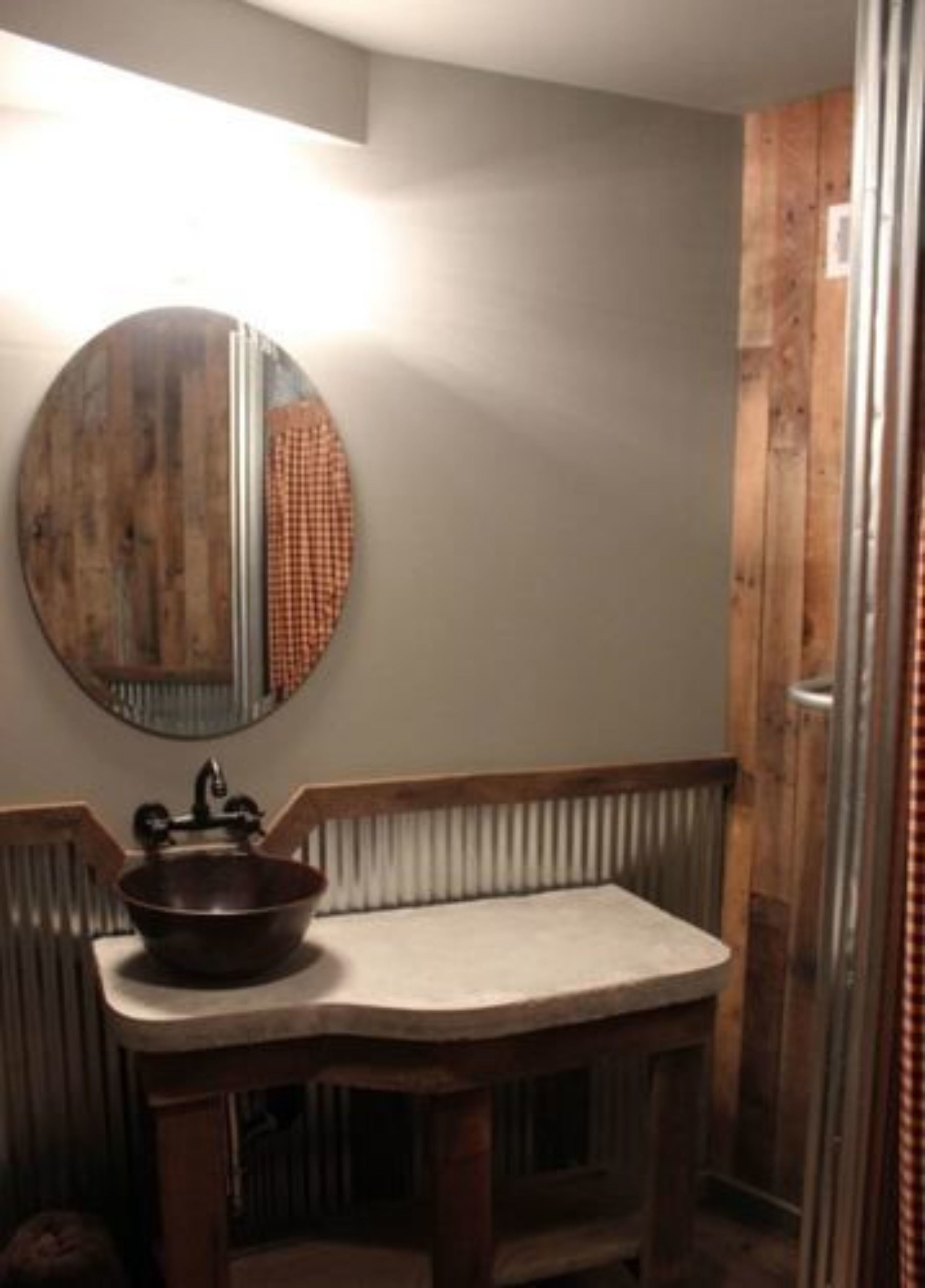 room, private bathroom (amish country comfort 1) | bathroom | shower, free toiletries, towels