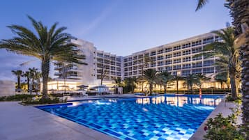 5 outdoor pools
