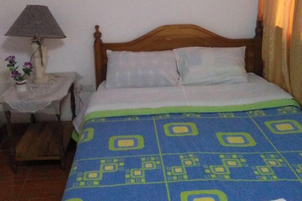 Single Room | Desk, iron/ironing board, rollaway beds, free WiFi